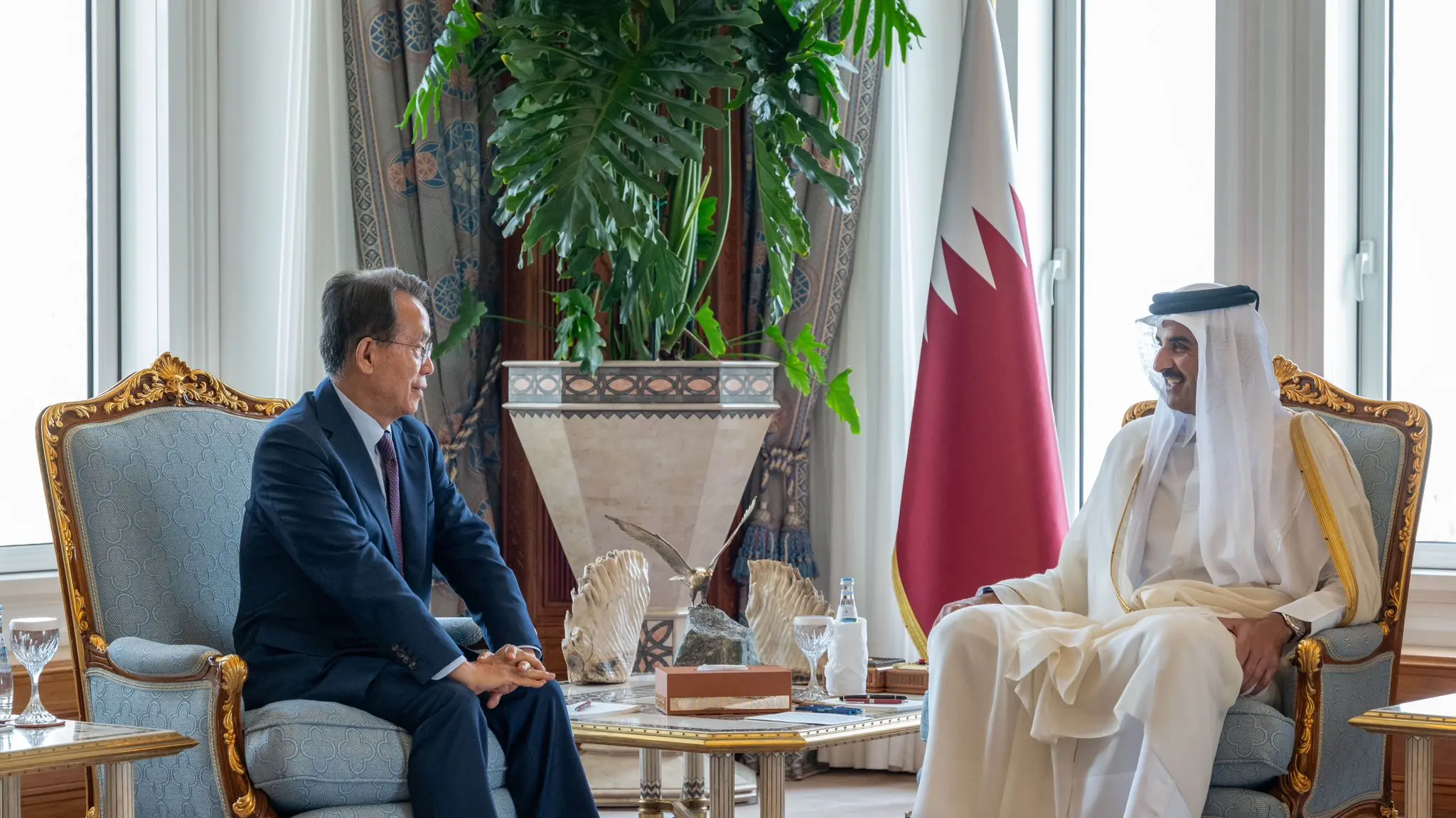 GG56's founder Han Seung-soo siting next to His Highness Emir Tamim bin Hamad Al Thani